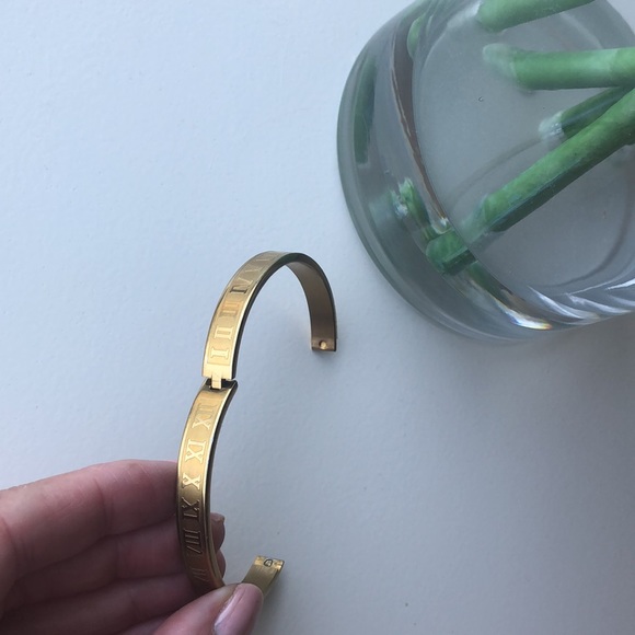 Gold tone Roman numeral bracelet - Picture 10 of 13